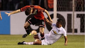 moya: si alario se tiene que operar su recuperacion seria, de por lo menos 6 meses moya: si alario se tiene que operar su recuperacion seria, de por lo menos 6 meses