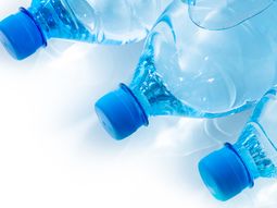 El Mides resolvió extender por 1 mes la bonificación en la compra de dos litros de agua diarios para personas en una situación de vulnerabilidad económica. El Mides resolvió extender por 1 mes la bonificación en la compra de dos litros de agua diarios para personas en una situación de vulnerabilidad económica.