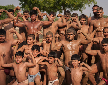Un pueblo con todos musculosos