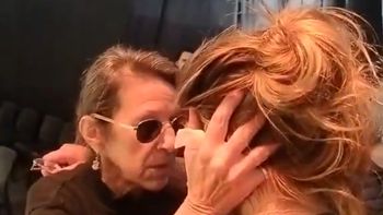El emotivo gesto de la esposa de Indio Solari con una fan desconsolada: Yo le doy un beso de tu parte El emotivo gesto de la esposa de Indio Solari con una fan desconsolada: Yo le doy un beso de tu parte