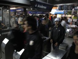 Los metrodelegados liberaron molinetes por más seguridad