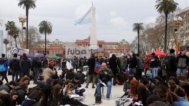 Docentes universitarios protestaron en Plaza de Mayo