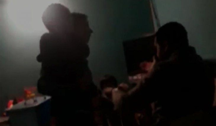 Conmoción en Santiago del Estero por un video en el que se ve a un padre golpear a su hijo de 5 años