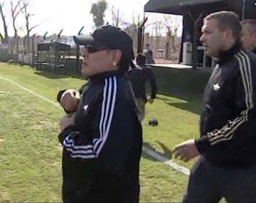 En 2013, Diego Maradona fue asesor espiritual de Deportivo Riestra. Ahora puede volver como jugador.