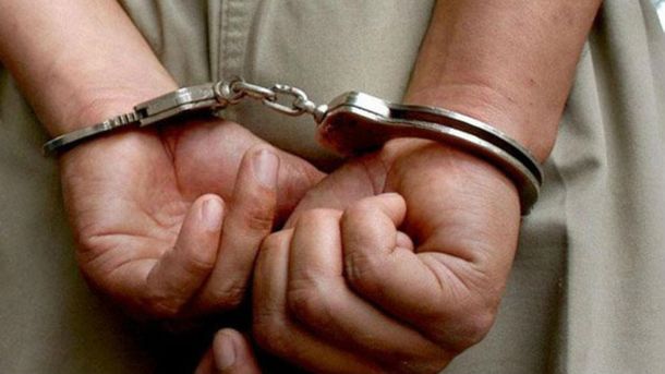 Entró a robar, se quedó dormido y lo arrestaron