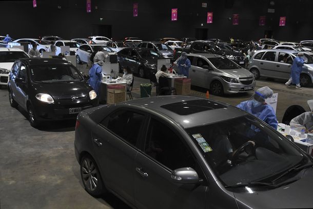 Tras el Carnaval, largas colas en La Rural para el testeo de coronavirus