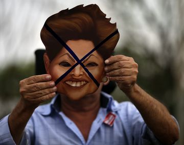 Dilma Rousseff quedó a un paso del juicio político
