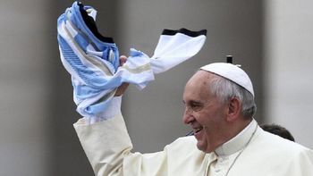 El papa Francisco con la camiseta de la Selección