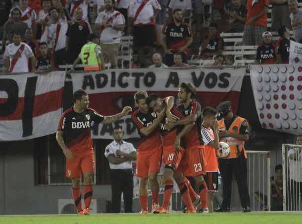 En el debut por el campeonato, River goleó a Quilmes en el Monumental