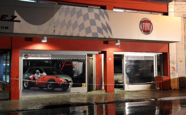 Arrojan una molotov a una concesionaria de Froilán González