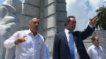 a traves de twitter, scioli cuenta el minuto a minuto de su visita a cuba a traves de twitter, scioli cuenta el minuto a minuto de su visita a cuba