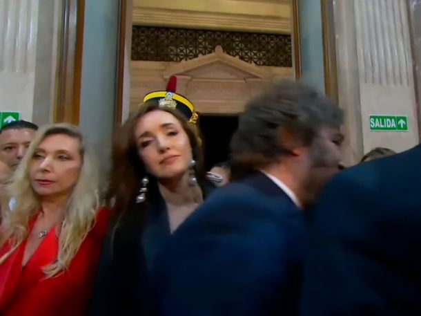 Interna en vivo: el empujón de Victoria Villarruel a Karina Milei en el inicio de la Asamblea Legislativa