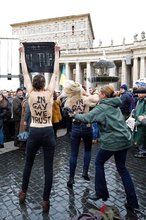 Mujeres se desnudaron en el Vaticano en plena misa del Papa