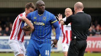 insolito: el delantero mas grande del mundo busca equipo por whatsapp insolito: el delantero mas grande del mundo busca equipo por whatsapp