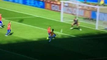 mira el video de la atajada del arquero chileno que salvo a su equipo mira el video de la atajada del arquero chileno que salvo a su equipo