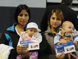 a seis anos de la auh, mas de tres millones y medio de ninos tienen proteccion social a seis anos de la auh, mas de tres millones y medio de ninos tienen proteccion social