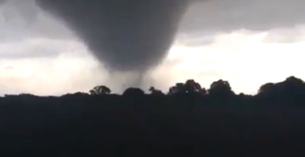 VIDEO: Un potente tornado azotó Santa Fe