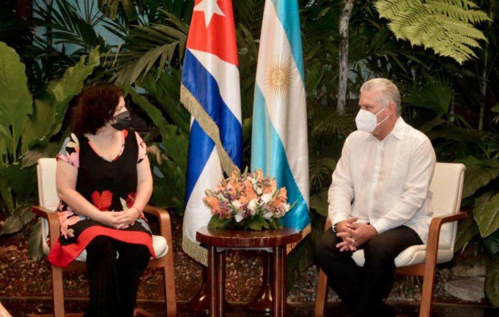 En busca de más vacunas: Vizzotti se reunió el con el presidente de Cuba