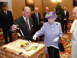 el obsequio de isabel ii a francisco: le regalo un whisky el obsequio de isabel ii a francisco: le regalo un whisky
