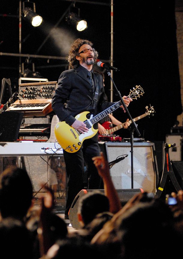 Rosario: Fito encabeza una gira solidaria por las víctimas de la explosión