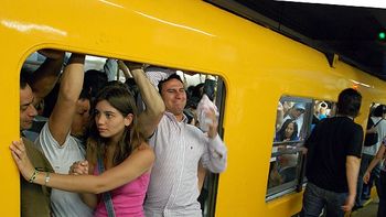 tras diez dias, volvieron a funcionar los subtes y el premetro tras diez dias, volvieron a funcionar los subtes y el premetro