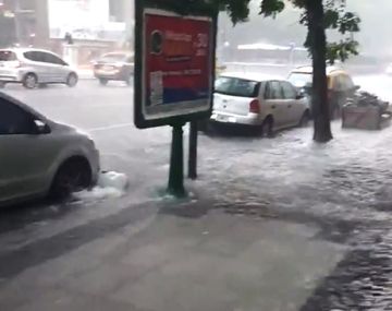 Domingo con alerta por lluvias y granizo en el AMBA y 16 provincias: cuándo serán los peores momentos