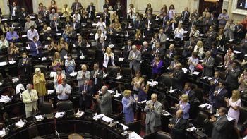 diputados hizo un minuto de silencio por nisman y el oficialismo recordo a nestor diputados hizo un minuto de silencio por nisman y el oficialismo recordo a nestor