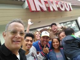 Tom Hanks le pagó la cuenta a todos los clientes de un restaurante