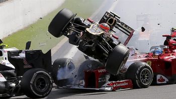 el espectacular accidente que casi le cuesta la vida a alonso el espectacular accidente que casi le cuesta la vida a alonso