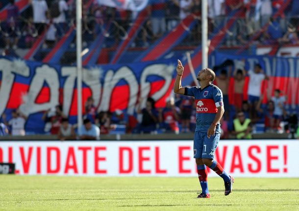 Por el Chino Luna, Tigre consiguió su primer triunfo ante Olimpo