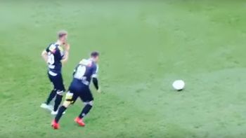 El booper de un jugador en un tiro libre El booper de un jugador en un tiro libre