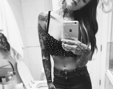 Cande Tinelli: foto sexy y melancolía con una imagen retro