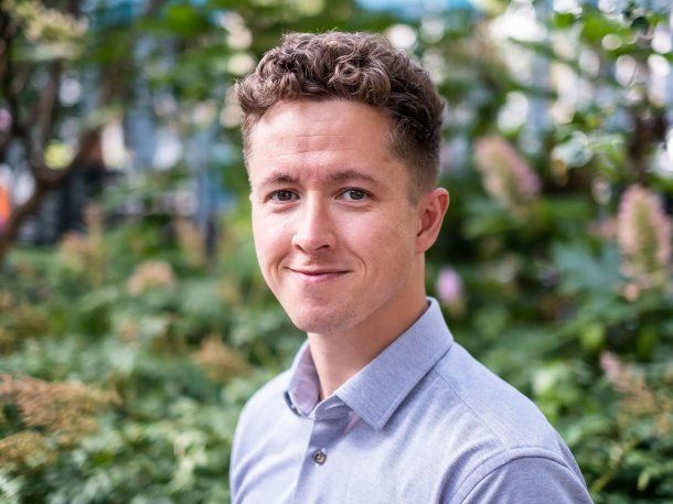 Insólito: un médico no se baña hace más de 8 años y explica por qué