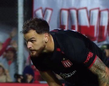 González Pirez debutó con un error en Estudiantes: los hinchas de River estallaron