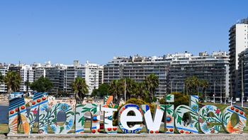 Montevideo se prepara para celebrar sus 300 años. Montevideo se prepara para celebrar sus 300 años.