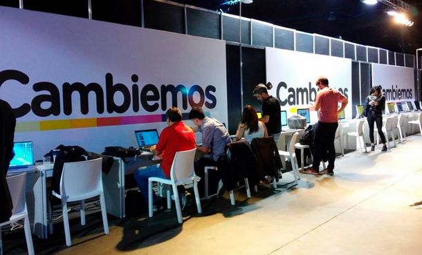 #‎Elección2015‬ Cobertura de minutouno.com en la sede de Cambiemos