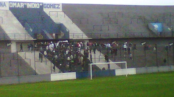 barras de quilmes velaron a un hincha durante un partido barras de quilmes velaron a un hincha durante un partido