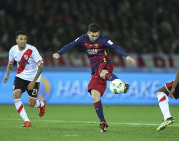 ¿Fue mano? Mirá el polémico gol de Messi para romper el cero en Japón