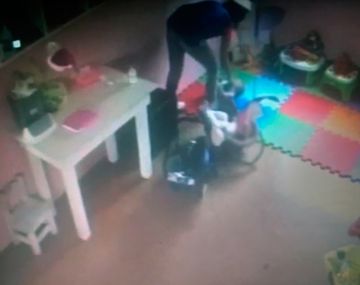 Ordenan la detención de la maestra que maltrataba bebés en el jardín de La Plata