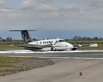 VIDEO: Así fue desde adentro el dramático descenso del avión que llegó a Salta sin tren de aterrizaje
