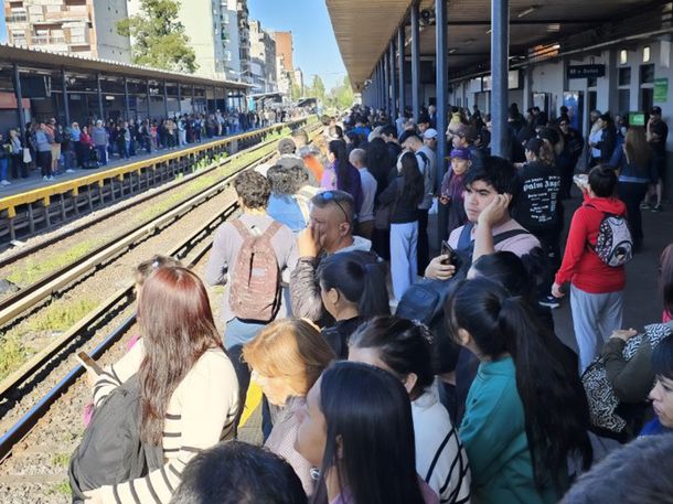 El tren Sarmiento circula con demoras y cancelaciones: así se viaja en hora pico