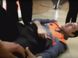 video: agreden a un guardia de seguridad en el subte de barcelona video: agreden a un guardia de seguridad en el subte de barcelona