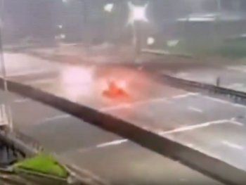 Manejó borracha en contramano por el Buen Ayre y chocó a un patrullero