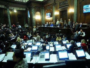 Tratan el Presupuesto 2013 en una sesión de trasnoche