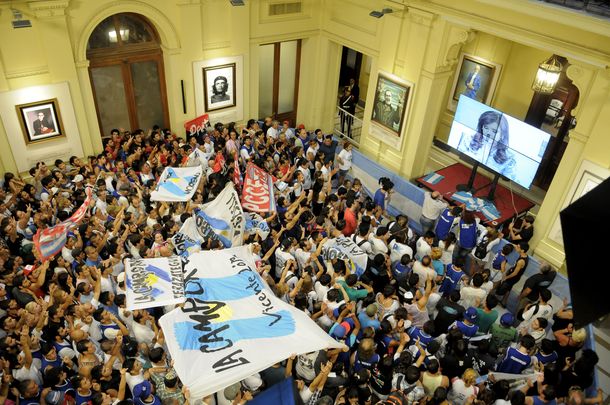 CFK: Hay que mirar con detenimiento a quien se elige porque no hay devoluciones