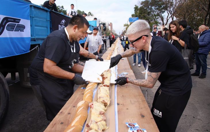 Caos en Avellaneda: el descargo tras el robo del sándwich gigante