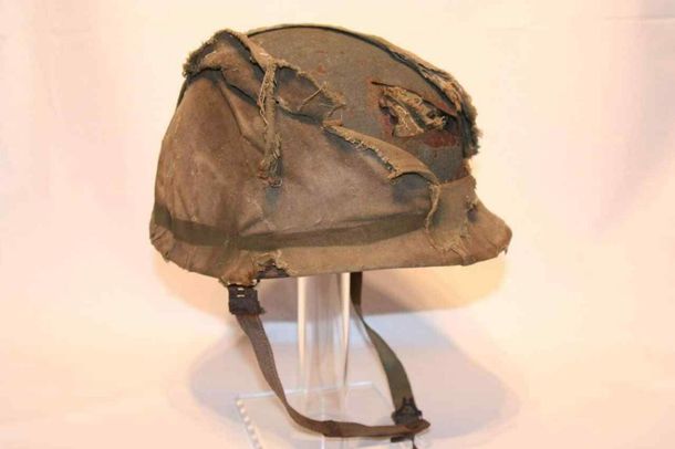 Un comprador anónimo pagó el precio por el casco del ex combatiente de Malvinas