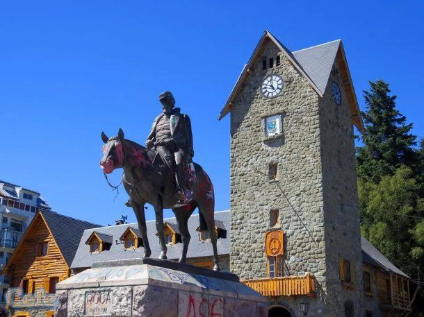 Bariloche: vecinos se movilizaron para que no trasladen el monumento a Roca