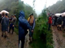 Tucumán: trasladaron 12 horas en andas a una mujer para que la atendieran en una guardia y casi la mandan de regreso a su casa