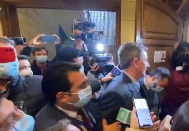 Escándalo en Chile: diputado de ultraderecha trompeó al vicepresidente de la Cámara